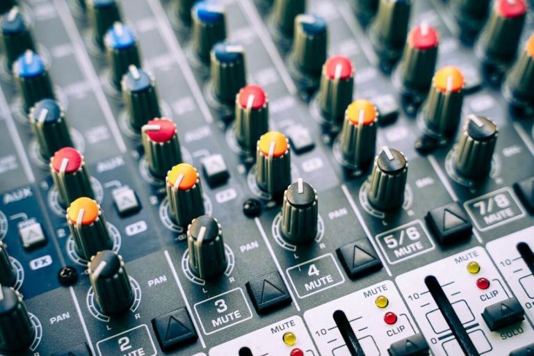 studio muzyczne w nowym domu jednorodzinnym